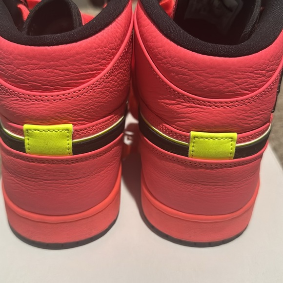 Women’s Air Jordan 1 retro high premium - Picture 7 of 9